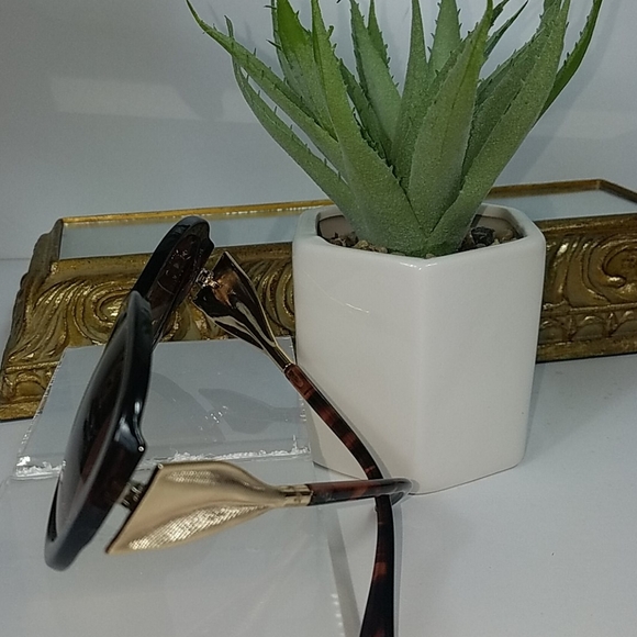 Fashion Eyewear, Tortoise Shell and gold - Picture 3 of 6